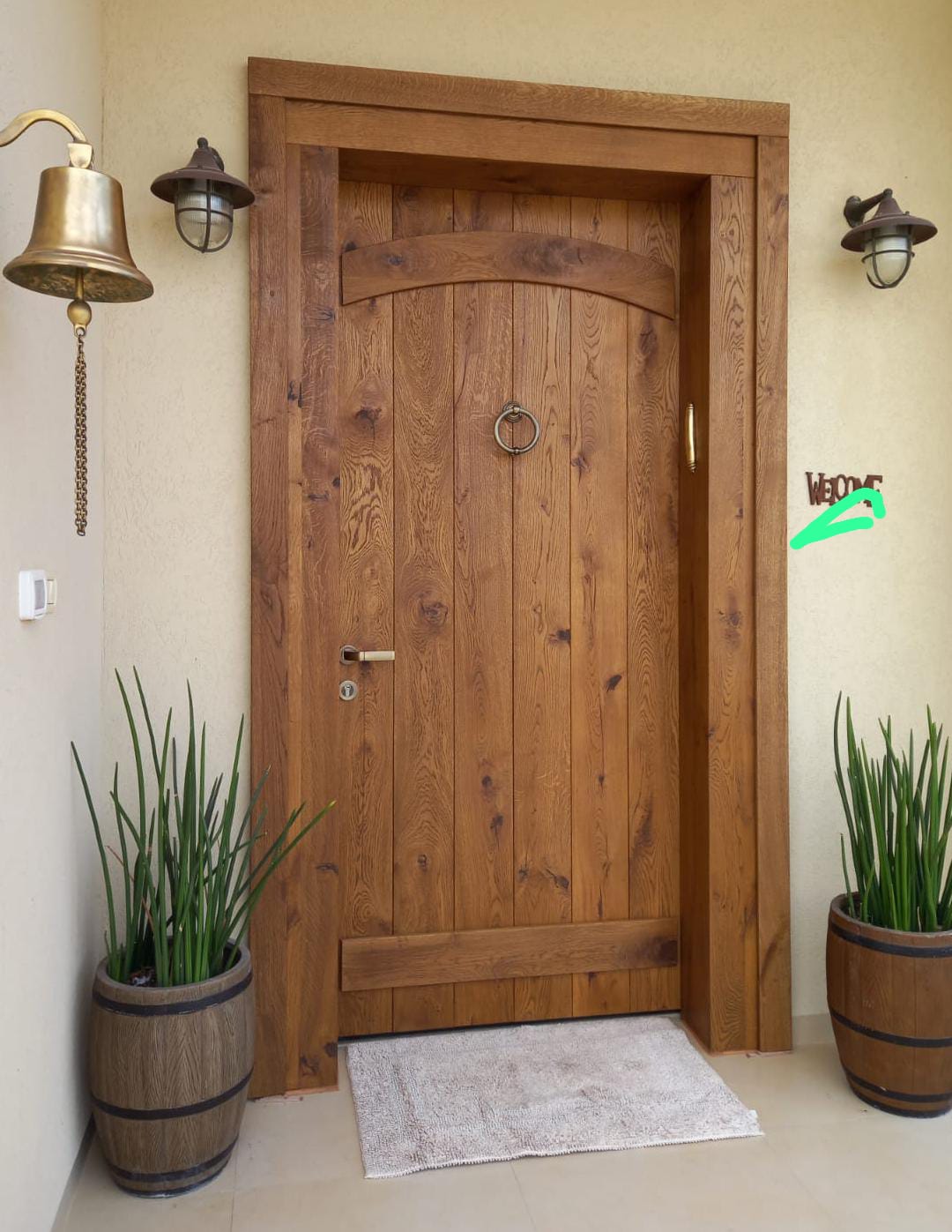 דלתות יוקרה וביטחון בציפוי עץ גושני מלא